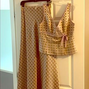 Elegant 2-piece cocktail skirt set.